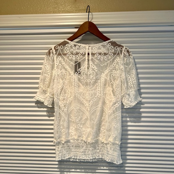 NWT Express Women’s Light Cream/White Embroidered Lace Top size small - Picture 3 of 10